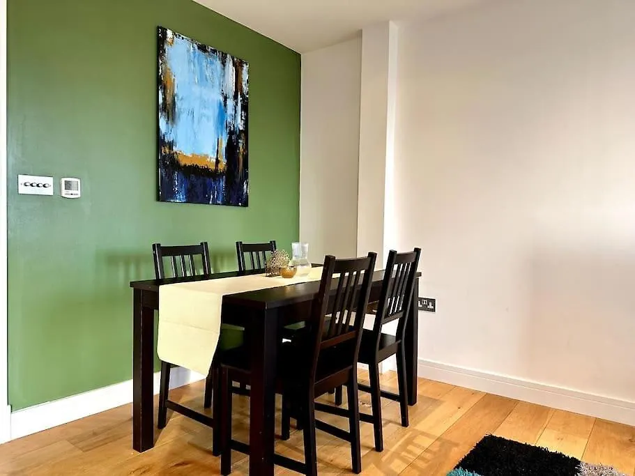 Royal London Gateway Apartment