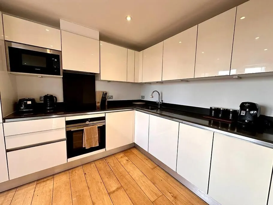 Royal London Gateway Apartment